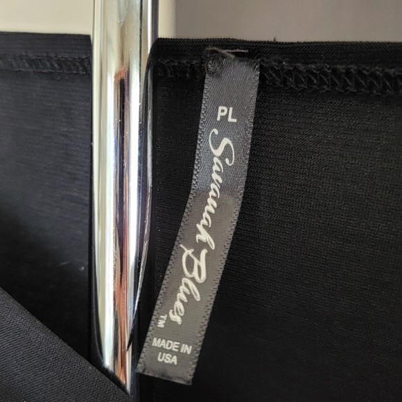 Savanah Blues Keyhole Blouse - Picture 3 of 3